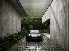 Aston × Brasil, mise en scène automobile — rendu
